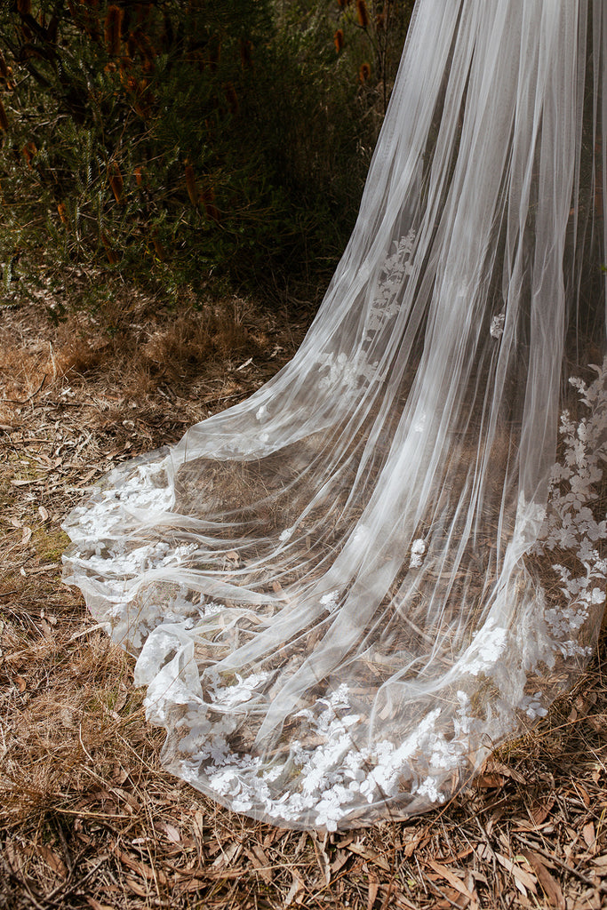 CALAIS - French Lace Veil